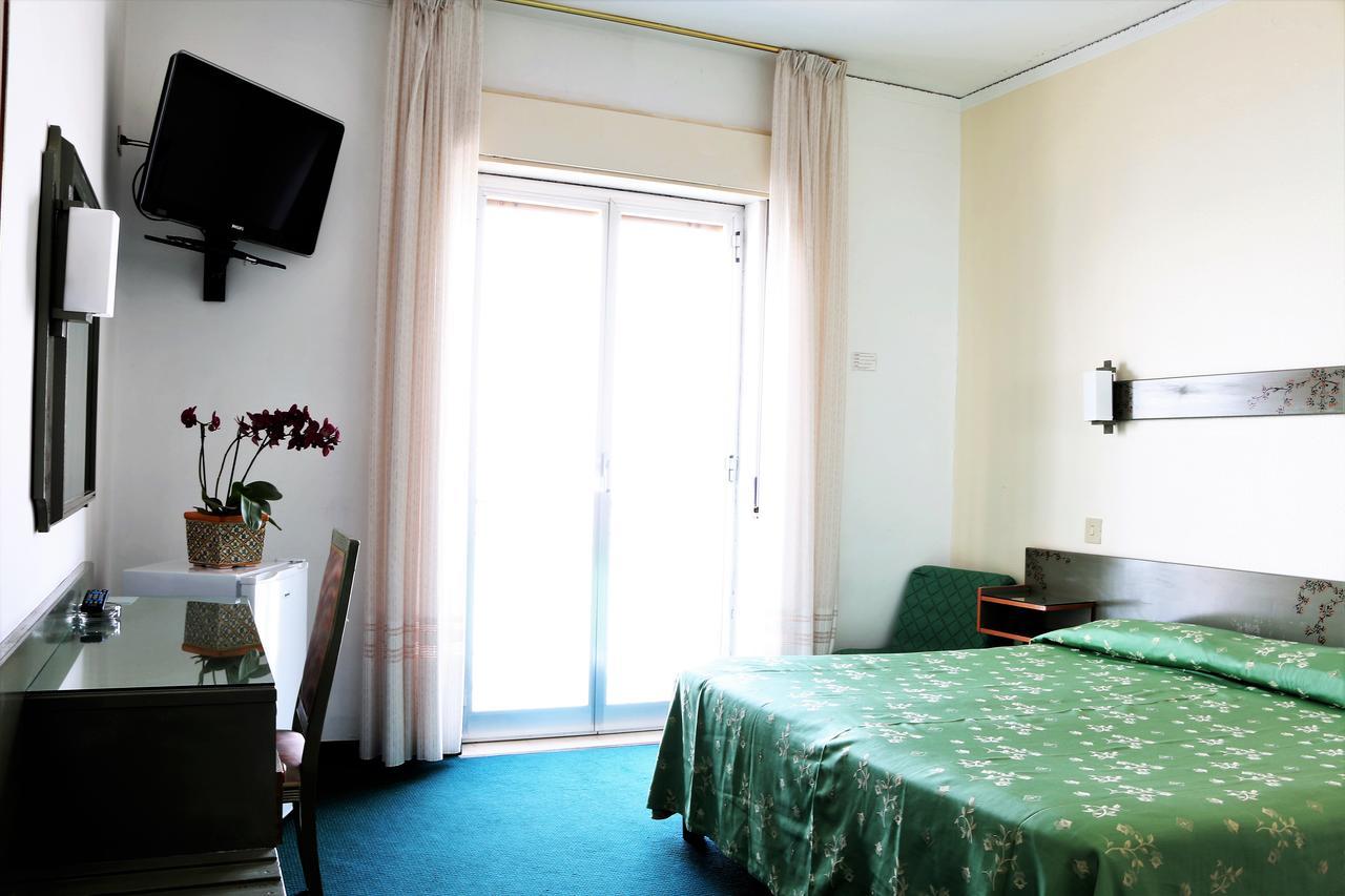 Hotel Kennedy SantʼAlessio Siculo Kamer foto